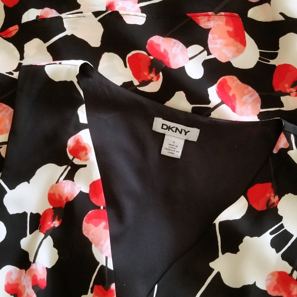 DKNY Floral Wrap Dress size 0 - Picture 2 of 2
